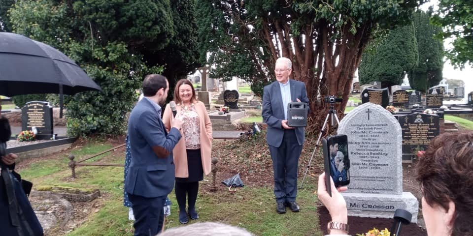 mayordcsdc's tweet image. A momentous day for the McCrossan Clan as they celebrate the memory John McCrossan the Bard of Evish

Poet, farmer, father and a great writer
 
It was an honour for me to unveil the most beautiful headstone to mark the spot where John and his wife and family are buried