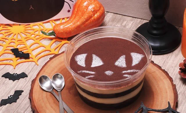 食べるのがもったいない？セブンで発売されるハロウィン向けスイーツ「黒猫ザッハトルテ」がカワイイ！