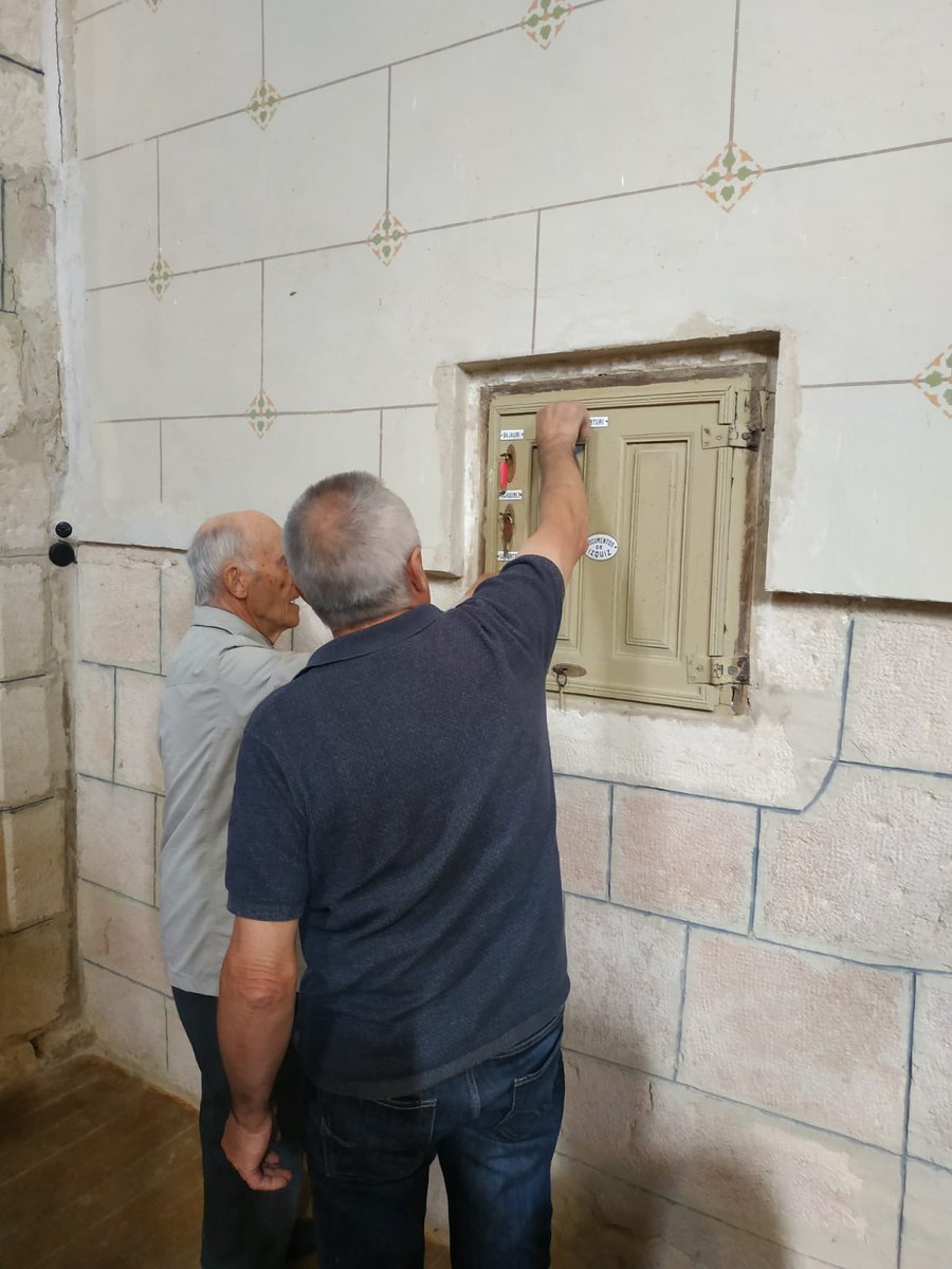 radio_vitoria's tweet photo. Apertura del cofre de la Comunidad de #Izki Alto a la que pertenecen los #concejos de #Urarte #Quintana #Markinez #Urturi #Bajauri #Obekuri🗝 @MontanAlavesa #CondadoTreviño📍 Gracias a la junta administrativa de #Markinez por pasarnos estas imágenes a #Herrian @AcoaAke ☑️ https://t.co/OoaQBzl89w