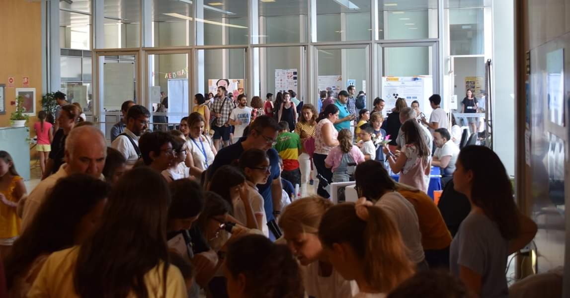 CIPFciencia's tweet photo. 👏👏👏 Cerca de 1000 personas pasaron este viernes por el @CIPFciencia Gracias por celebrar con nosotr@s la Noche Europea de l@s Investigadores. Más de 140 personas participaron en el Escape Room "Sabias", ofrecimos más de 60 visitas guiadas y más de 20 talleres y actividades😊 https://t.co/JFBUF8OaHM