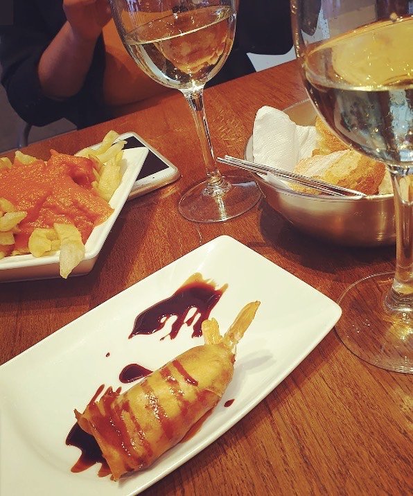 DanishXBT's tweet photo. En compañía sabe mucho mejor 😉
#bidebide #bar #restaurante #donostia #sansebastian #pintxos #raciones #comidas #cenas #encompañía https://t.co/7U2qu08dss