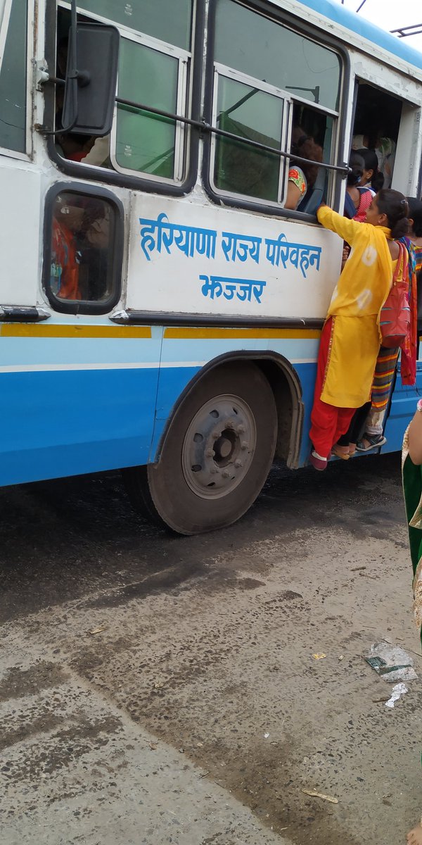 sunilJaihind's tweet image. ये हाल है हरियाणा में महिला बस का जिन्होंने दस दिन पहले रोड़ भी जाम किया था फिर भी आश्वासन के बाद कोई कारवाई नहीं , @mlkhattar साहब क्या ऐसे बचेगी बेटियां, क्या यही है बेटी बचाओ बेटी पढ़ाओ का नारा  @NaveenJaihind @ArvindKejriwal @DrSushilKrGupta @msisodia @SwatiJaiHind