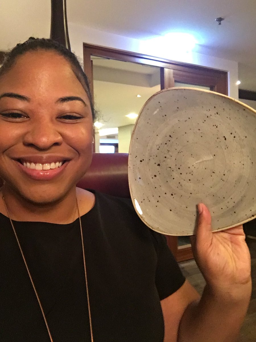 Its_EricaSmith's tweet photo. It’s not too late! Take a pic with yourself (today) and an empty plate and @FoodLion will donate 1 meal in your honor to someone in need #foodlionfeeds #noemptyplate https://t.co/GydcPjdHuJ