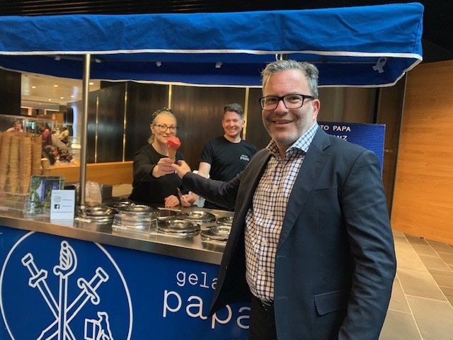 Met the talented team at Gelato Papa last week who were serving up delicious gelato as part of ANZ Kids Day at <a href="/ANZ/">ミカ</a> HQ. Great to support our business customers and see their passion come to life. @LillyStucklings @GavinStucklings Check out their story: linkedin.com/in/gavin-stuck…