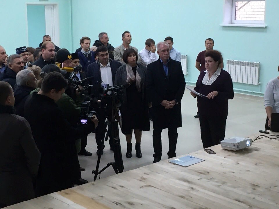 Осмотр хода завершения строительства сельского дома культуры в с. Средний Сантимир.

Объект построен в рамках национального проекта «Культура». Работы выполнены на 95%.

Министр культуры Ульяновской области докладывает о развитии сельских домов культуры в Ульяновской области