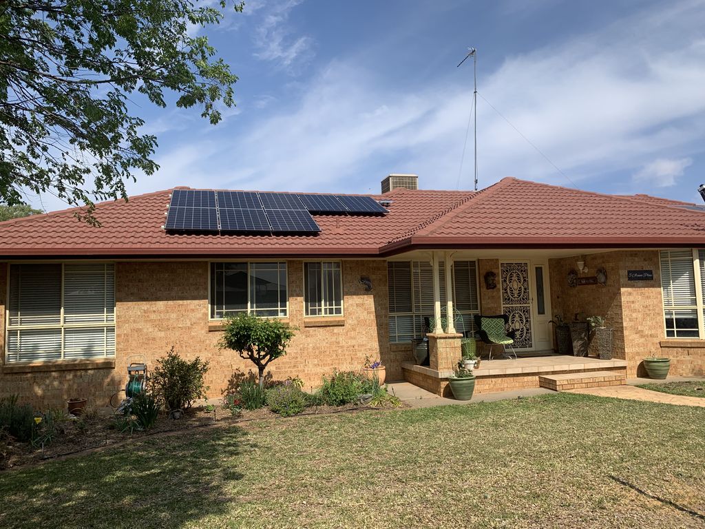 CASESolar's tweet photo. PARKES - Referrals are the best sales. A satisfied customer passed us on to Geoff and we got it done
6.6kW
21 x 315W Jinko Cheetahs
Fronius Primo 5 with Smart Meter
Clenergy Racking supplied by Greentech Hoxton Park.
Another satisfied customer
1300-551-239
#CASEsolar
#Statewide https://t.co/hcX4MEScCY