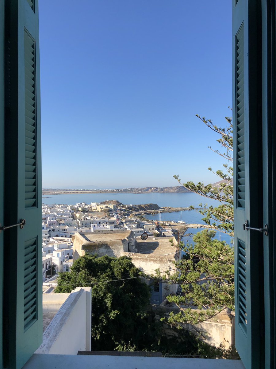 MeteAtature's tweet image. #HPM2019 starts with Yoshi Yamamoto talking about #quantum neural networks.