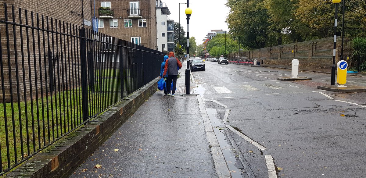 VincentStops's tweet image. It's the last day to have your say on @hackneycouncil proposals for Queensbridge Road. Narrow pavements remain narrow, crossing the street gets harder: you walk single file &amp;amp; stand in bike lane to cross the road. Peds will spill onto the bike lane: consultation.hackney.gov.uk/streetscene/ce…