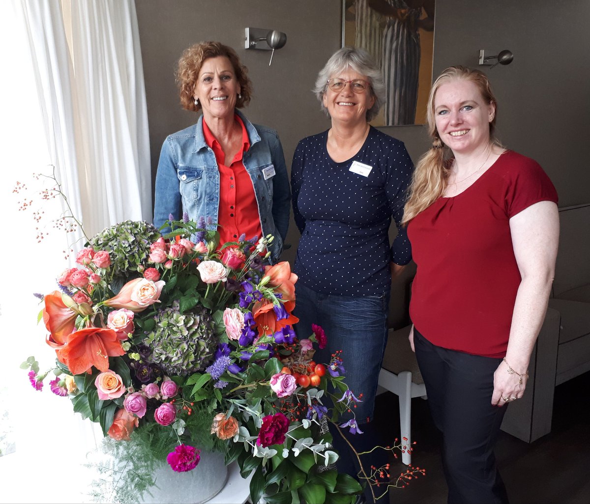 Bedankt! Aan alle sponsors aan de Historische infomarkt en alle hulp van lieve mensen, mede hierdoor konden we bloemstukken schenken aan 4 goede doelen:
1. Hospice Naaldwijk
2. Kreek s'Gravenzande
3. Ark in Wateringen 
4. Triangel in de Lier
 📸 @hosp_beukenrode