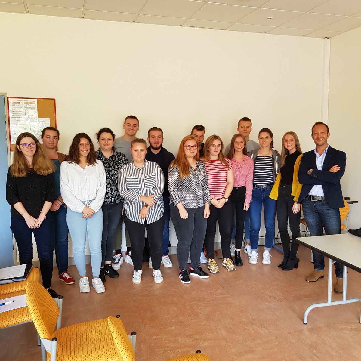 btssam_gb's tweet photo. Vendredi dernier les BTS 2 ont rencontré Mr Lefel Spriet, Directeur de l'Agence du Crédit Agricole de Neufchâtel-en-Bray. Présentation et discussion intéressantes sur son parcours, sur le métier de manager,...👩‍💻👨‍💻#btssam #banque #rencontre https://t.co/PXDF3roEP6