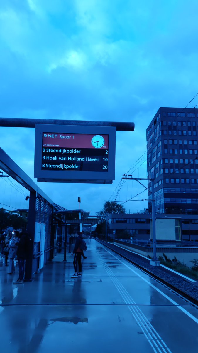 Met de metro #hoekselijn naar werk in #maassluis. Gewoon omdat het kan. Gelukkig een stuk rustiger dan afgelopen zaterdag.