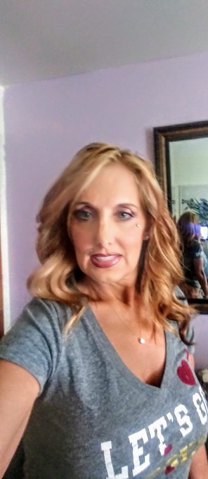 Home all alone on game day. Wish you were with me https://t.co/FhxfJgsXe3 https://t.co/QSaUXVIBDG