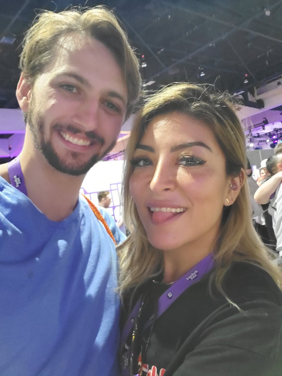MetaMaxG's tweet photo. Talking to @AshlynnArias for even a few minutes is such a honor. She is one of the most humble and generous people I have ever met. She cares so much about everybody not just the #NoPixel family but every person that came up to talk to her she treated like they were family too. https://t.co/h3mYrrfxnP