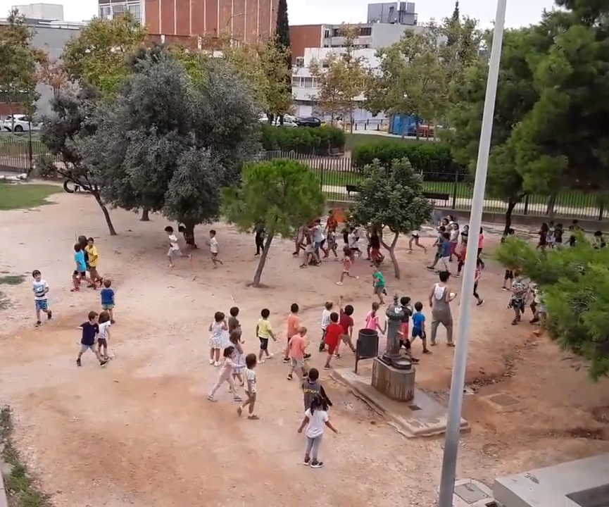 tafanodes's tweet photo. L'escola @LolaAngladaEspl també participa de la vaga pel canvi climàtic #FridaysForFuture https://t.co/mO7aHrz3Ne - @sebll8 @ajesplugues @CCBaixLlobregat #SinapsiNodes https://t.co/awI9cHkaRp