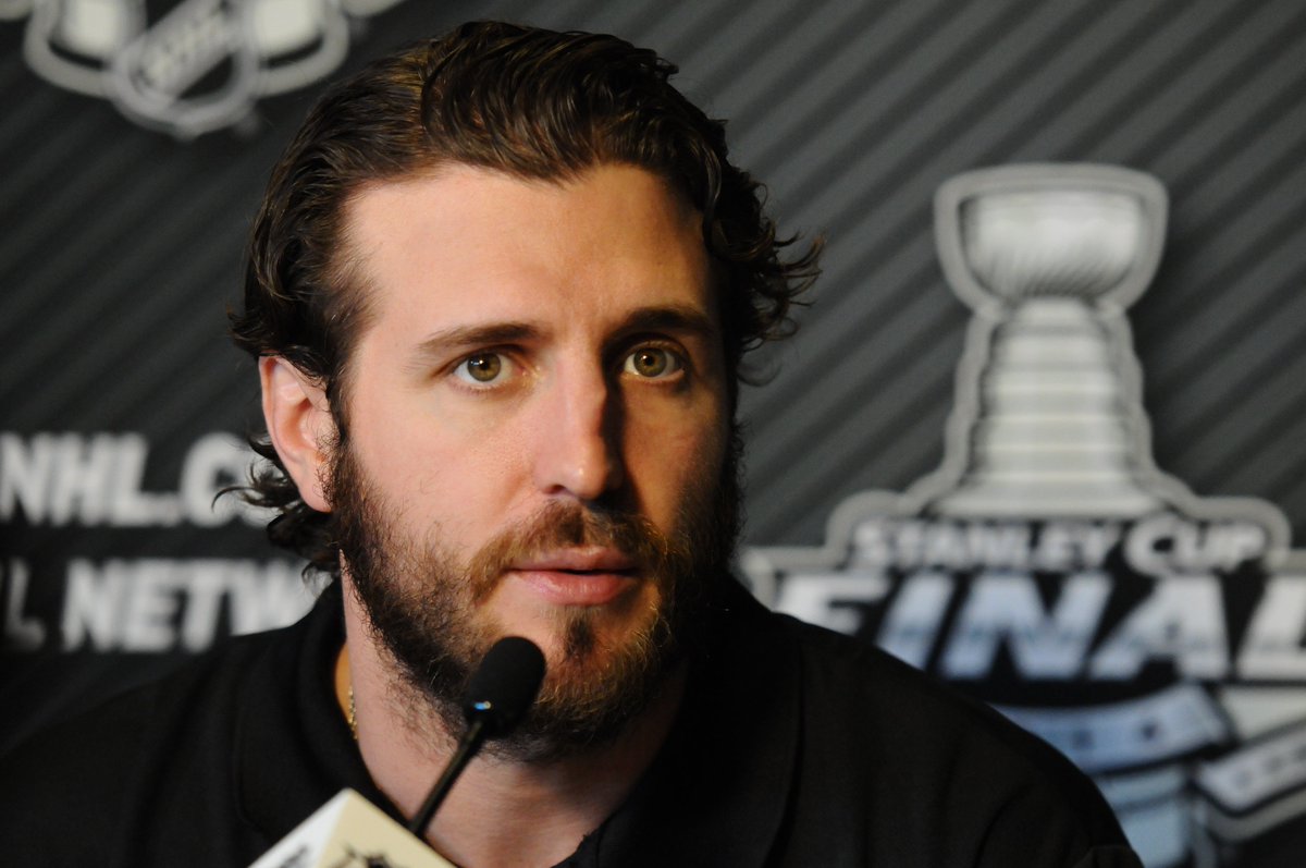 spittinchiclets's tweet photo. Spittin' Chiclets Episode 205: Featuring Mike Richards

-Dry Island
-Winning the Cup/Gold Medal
-Porn Stars names in hockey
-Pacific Division preview

++ a ton more

Presented by @NewAmsterdam 

https://t.co/G6Iit3v3lK https://t.co/4CWFfRomhY