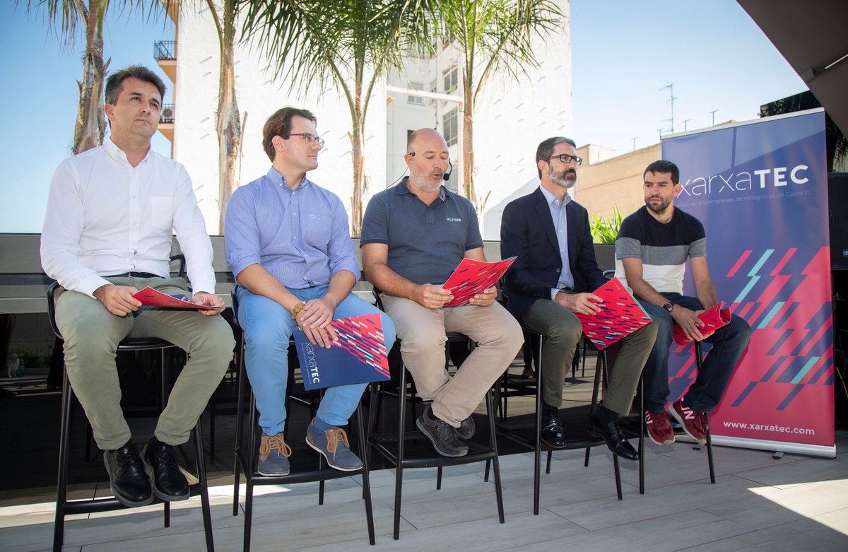 HackathonCS's tweet image. #Xarxatec, la Asociación de Empresas Tecnológicas de Castellón, se pone en marcha de la mano de @iotsens, @NayarSystems, @EventsCase, @Cuatroochenta y el @CEEICastellon para impulsar el desarrollo de talento y fortalecer un ecosistema de innovación 🙌