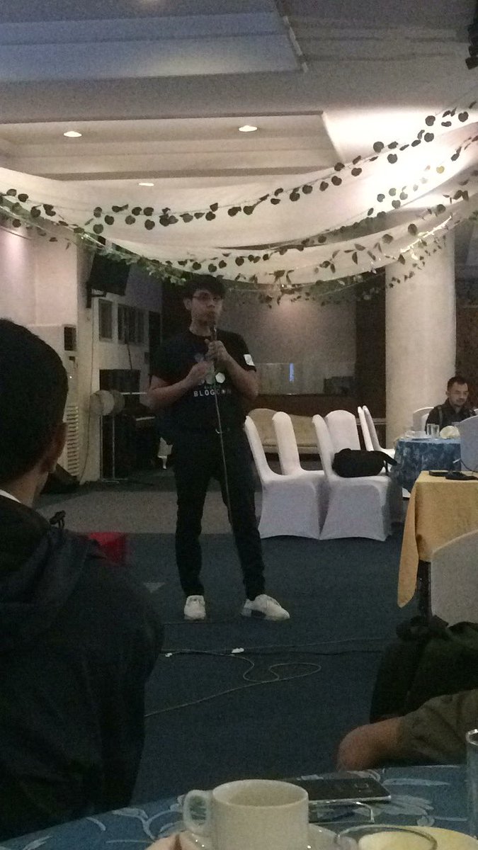 baniraokami's tweet photo. Learning from the vlogger himself ✨ @janfordable #BaguioBlogCon https://t.co/C1VzvekFeN