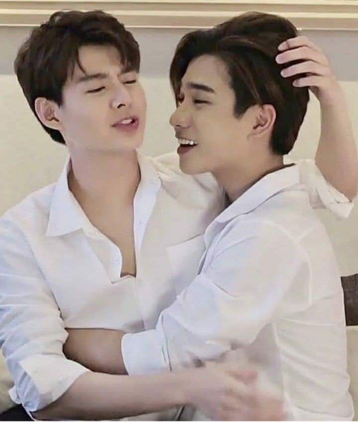 tn020191's tweet photo. Mọi người đang cổ vũ cho hai nhóc rất nhiệt tình nè vậy nên phải thi thật tốt nghe không hai đứa 🖤❤
#perthsaintxmidterm
#Saintcandoit
#Saint_sup
#midtermxchucream
#รอยยิ้มของชูครีม https://t.co/8sMkKK7IGR