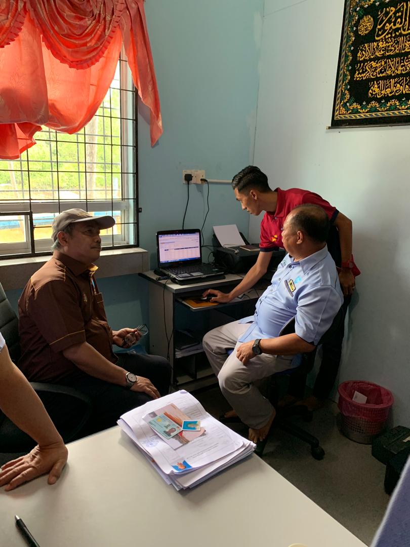SarawakLkim's tweet photo. Lawatan kerja YBhg. Encik Jamaludin Bin Othman, Ketua Pengarah LKIM ke PNK Bruit pada 30 Oktober 2019. #lawatankerja @lala_othman @LKIMHQ https://t.co/0JpvfulAIG