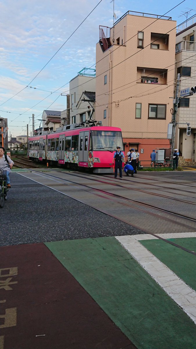 東急世田谷線の西太子堂駅～若林駅間の踏切事故の現場画像