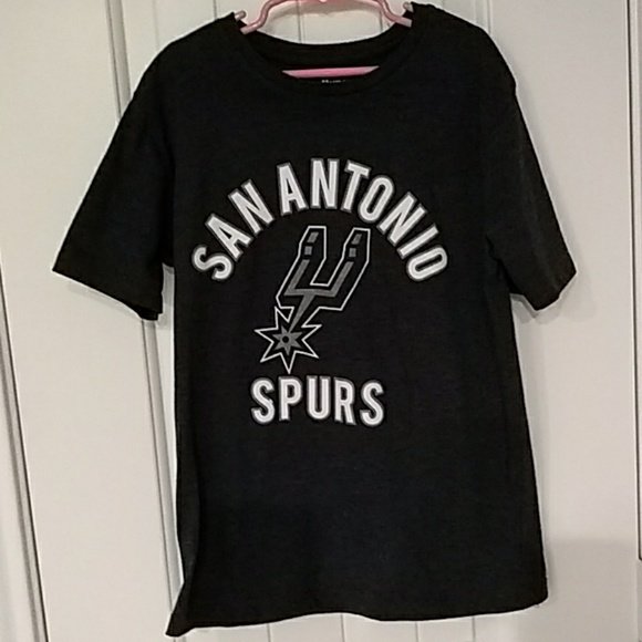 BeverlyLoflin's tweet photo. So good I had to share! Check out all the items I'm loving on @Poshmarkapp from @KellyAnnEvers #poshmark #fashion #style #shopmycloset #adidas #nba: https://t.co/xwGOLCRGv7 https://t.co/WxtAM6nZs4