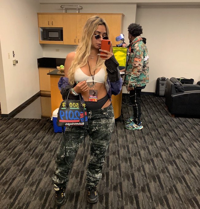 1 pic. what i looked like at rolling loud vs. the pj home https://t.co/ZD8cpWMd6Q