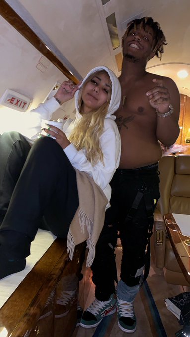 2 pic. what i looked like at rolling loud vs. the pj home https://t.co/ZD8cpWMd6Q