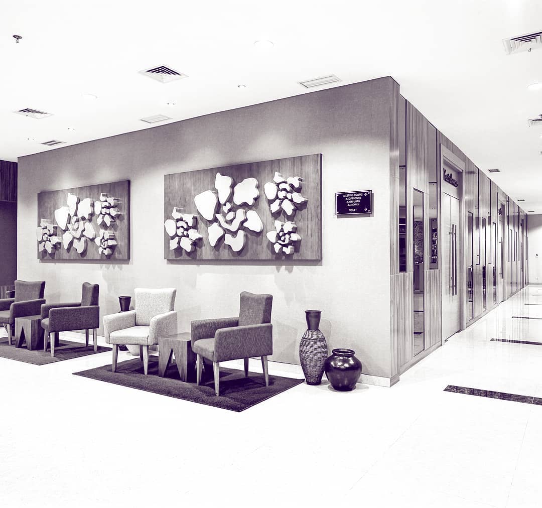 The sleek corner leading you to your room.

#trysomethingneo #hotels #neohotels #archipelagointernational