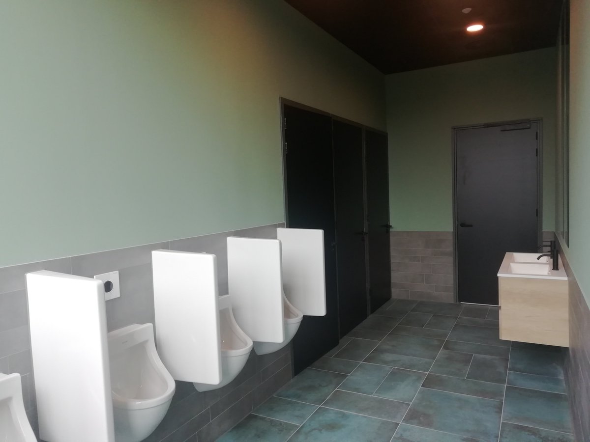 Wat wordt het mooi H-Park Hilversum! Leuk om de diverse disciplines binnen K_Dekker bouw &amp; infra samen aan het werk te zien! #Hpark #bouw #infra #vakmanschap #multidiciplinair #Hilversum

kdbv.nl/bouwupdate-h-p…