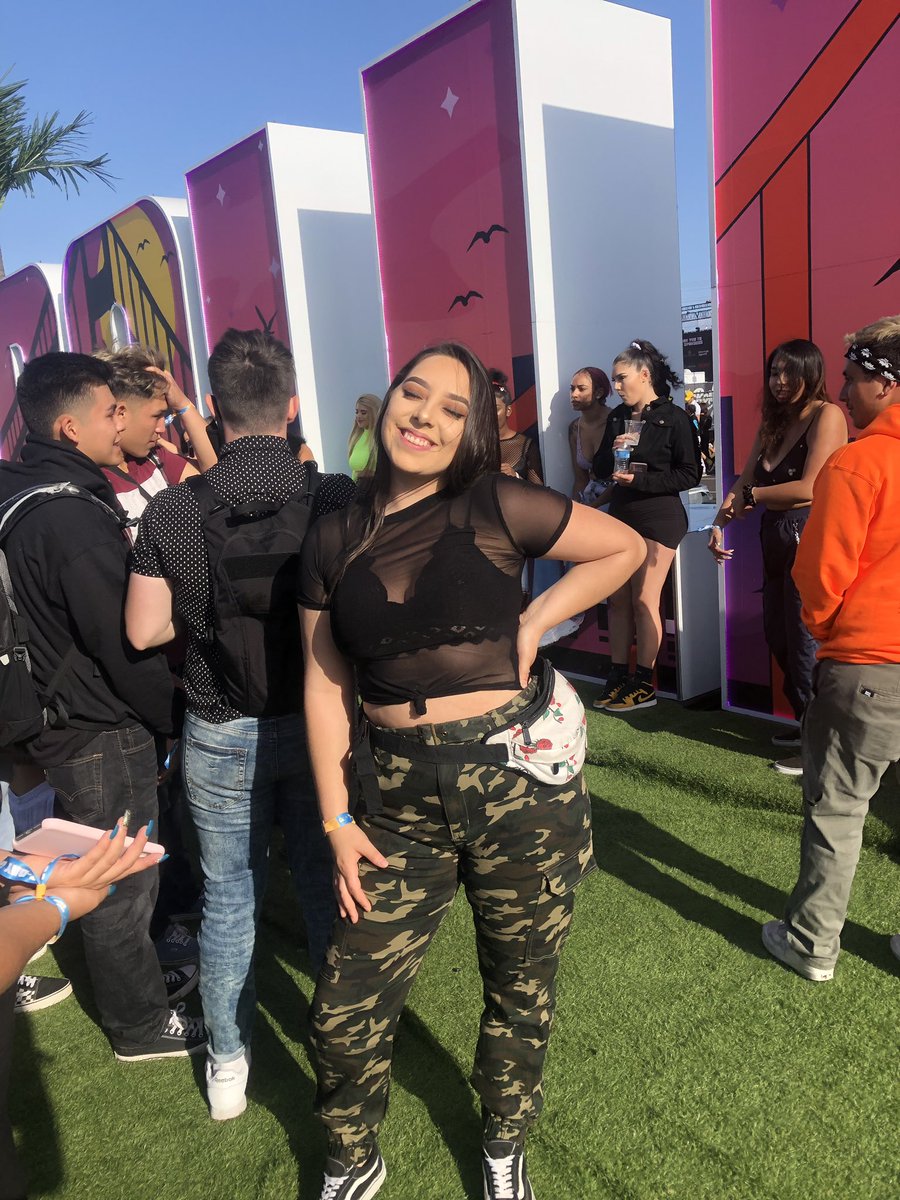 _JenniferTovar's tweet photo. year ✌🏼of @RollingLoud is a wrap🤪👏🏼 https://t.co/FT4IQzN0Zq