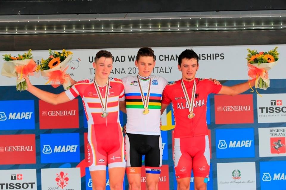 ¡Cuanto me ha emocionado ayer! Por la tarde con Mads Pedersen en el Mundial de ciclismo, después de haberlo visto subir al podio del Junior de Florencia hace 6 años, y por la noche con el #vintageBlancaFernandezOchoa que tenía pendiente. Maravillosa y eterna Blanca. Enorme Mads.