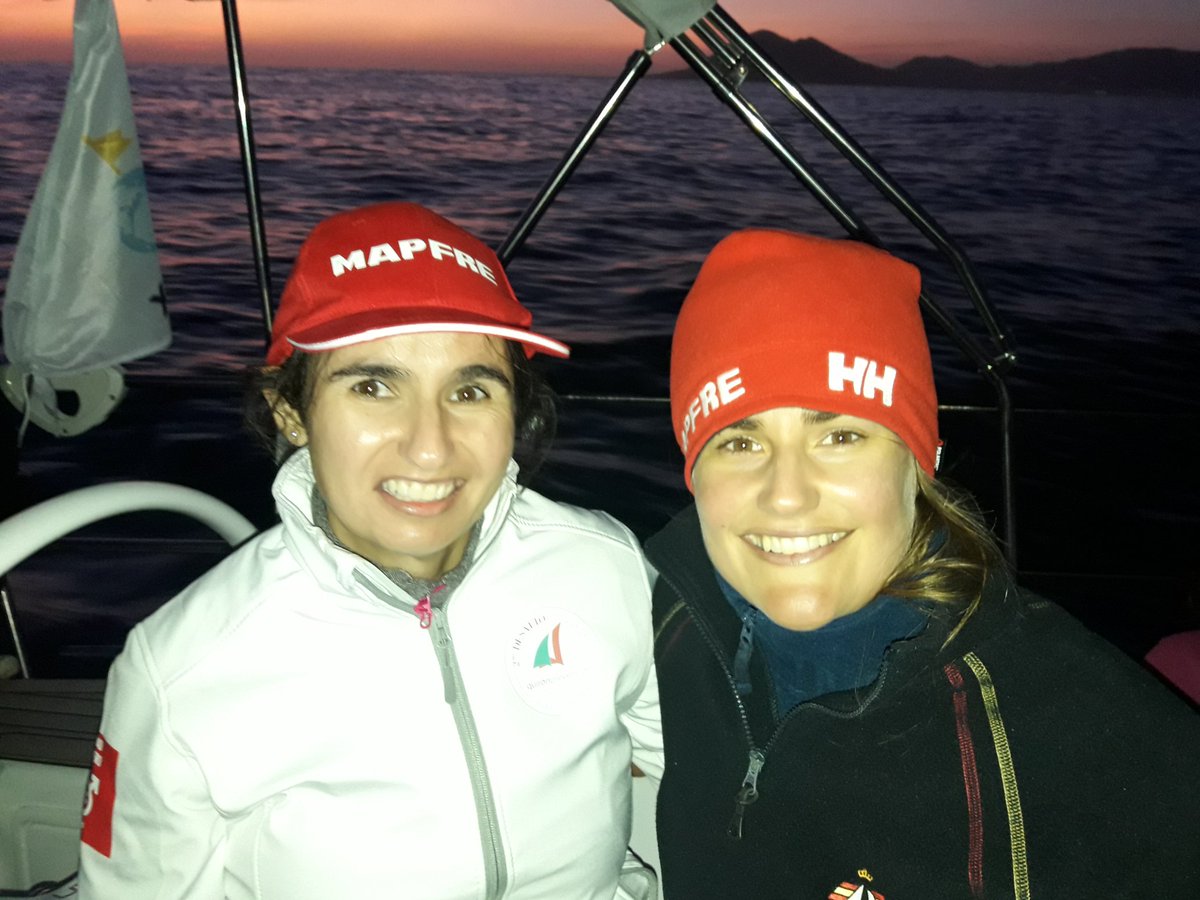 GloriaOrtizHer2's tweet photo. Puesta de sol en las islas atlánticas #MeandMAPFRE y Kaena Kunze, en el "DesafioOlaSalud" de Quirón Prevención, la regata de mujeres expertas en Seguridad y Salud. #SomosMAPFRE https://t.co/PfqHxpCc4f