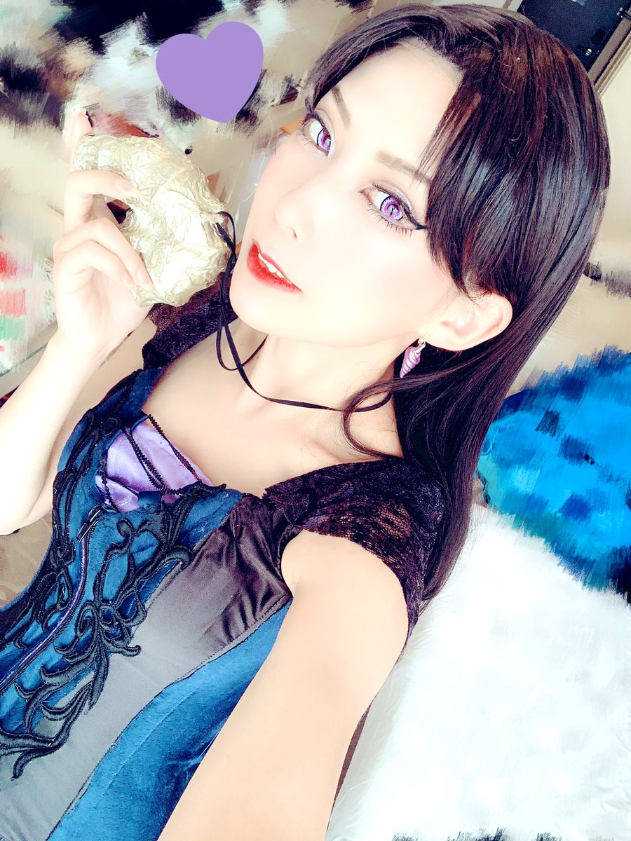 ｶﾐﾂｷmizuki リトルマーメイドの敵 アースラの変身後はヴァネッサという名前で 妖しく美しい悪役 海属性 紫ですきな要素が詰まってるキャラクターです 海辺を歩いてる衣装もウェディングもどっちも作って着た アリエルも作った すきなキャラクターに