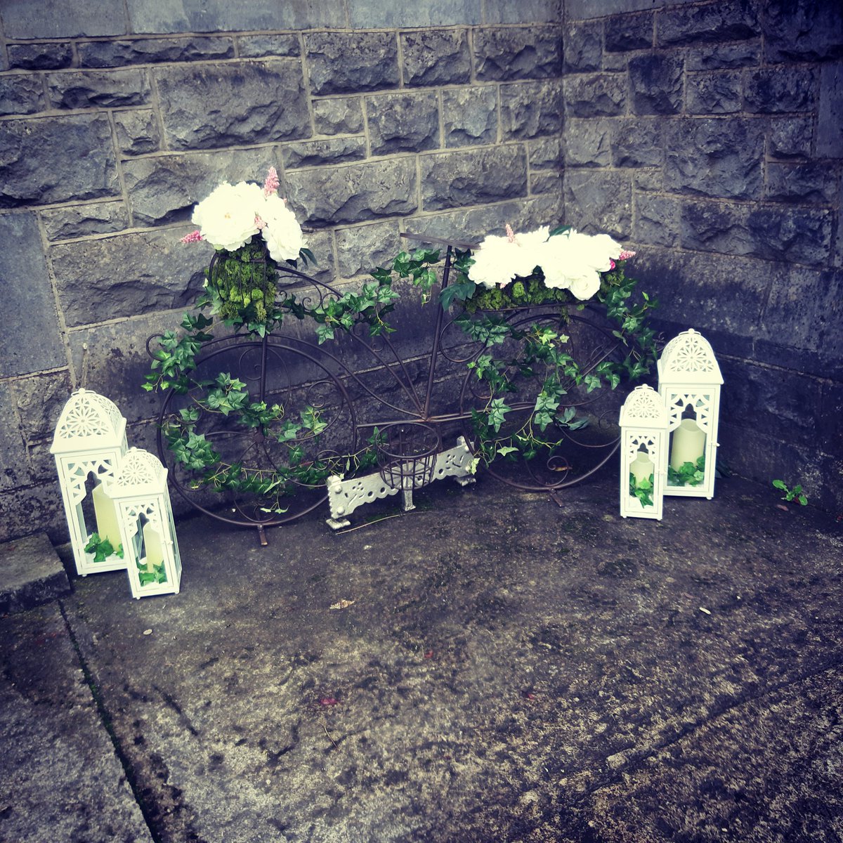 DecorsDivine's tweet photo. Our gorgeous vintage wedding bike all dressed in white 😍💒 
#divineweddingdecor #weddings #weddingday #weddingdecor https://t.co/JFULHprgtA