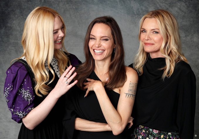 millafor2222's tweet photo. Michelle Pfeiffer is 61 year-old?????
How dare you???
 #Maleficent https://t.co/piSASI1Xrl