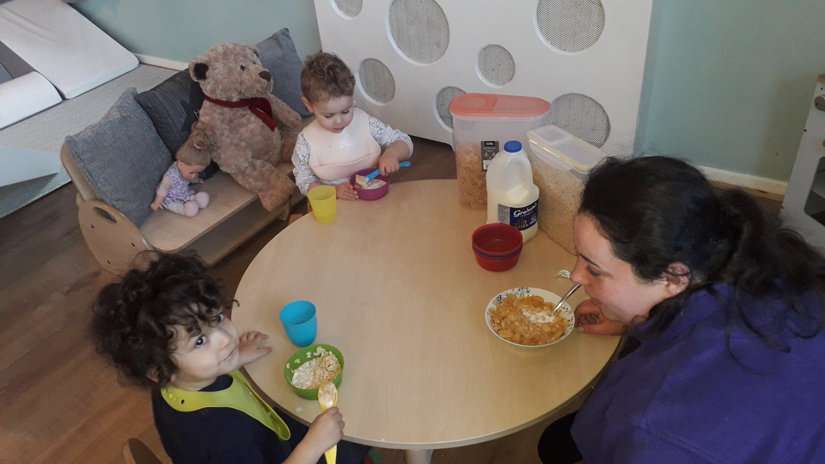 LullabyLaneWest's tweet image. Breakfast time this morning ❤ #connectiontime #launagedevelopment #lifeskills @lullabynursery
