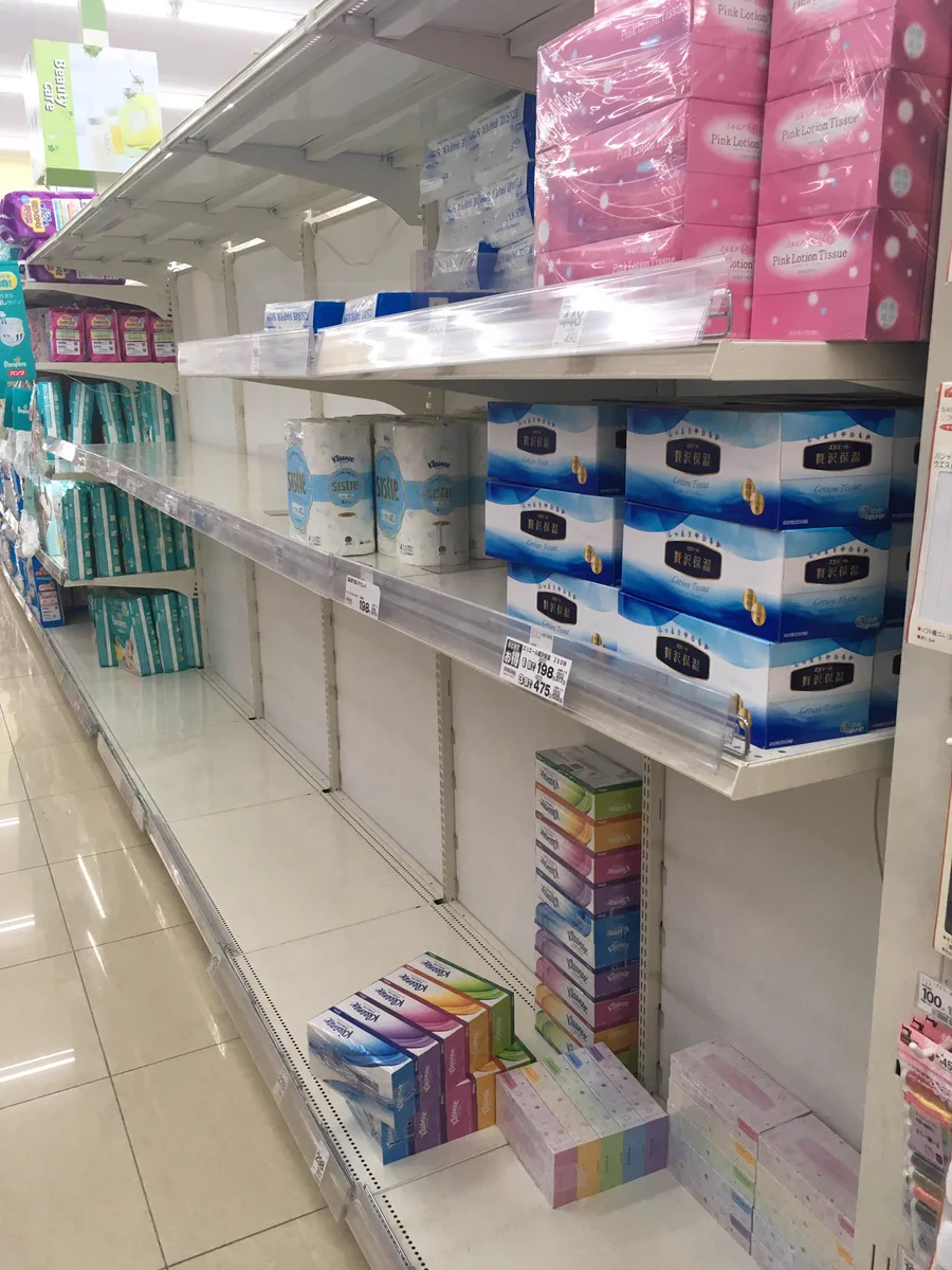 今も昔も変わらない？人はなぜティッシュやトイレットペーパーを買い占めるのかwww
