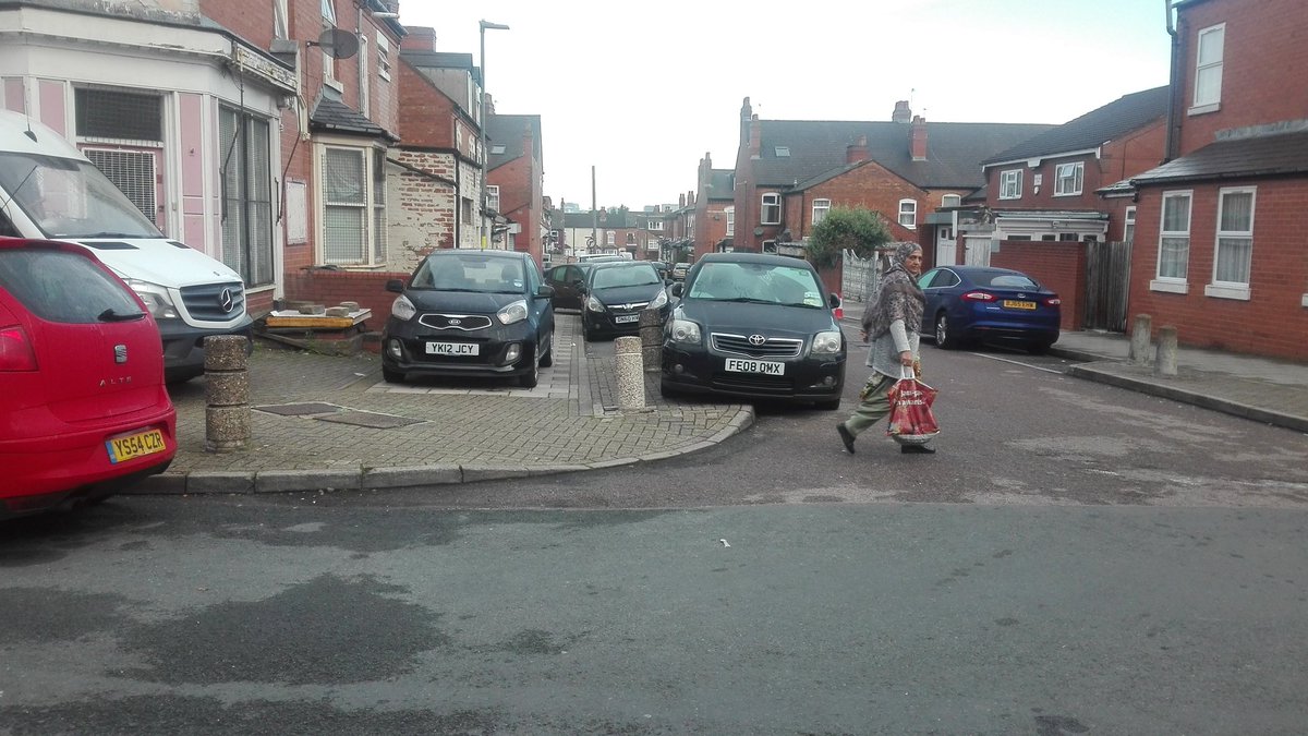Hi  <a href="/SparkbrookWMP/">Sparkbrook Police</a>   <a href="/Trafficwmp/">WMP Traffic</a> @Wmprsg  this is the parking situation this morning on the #foothpath on #NewtonRoad. Please can this be looked at.  This is a real problem, its putting lives in danger? #parkitdontplonkit #roafsafety