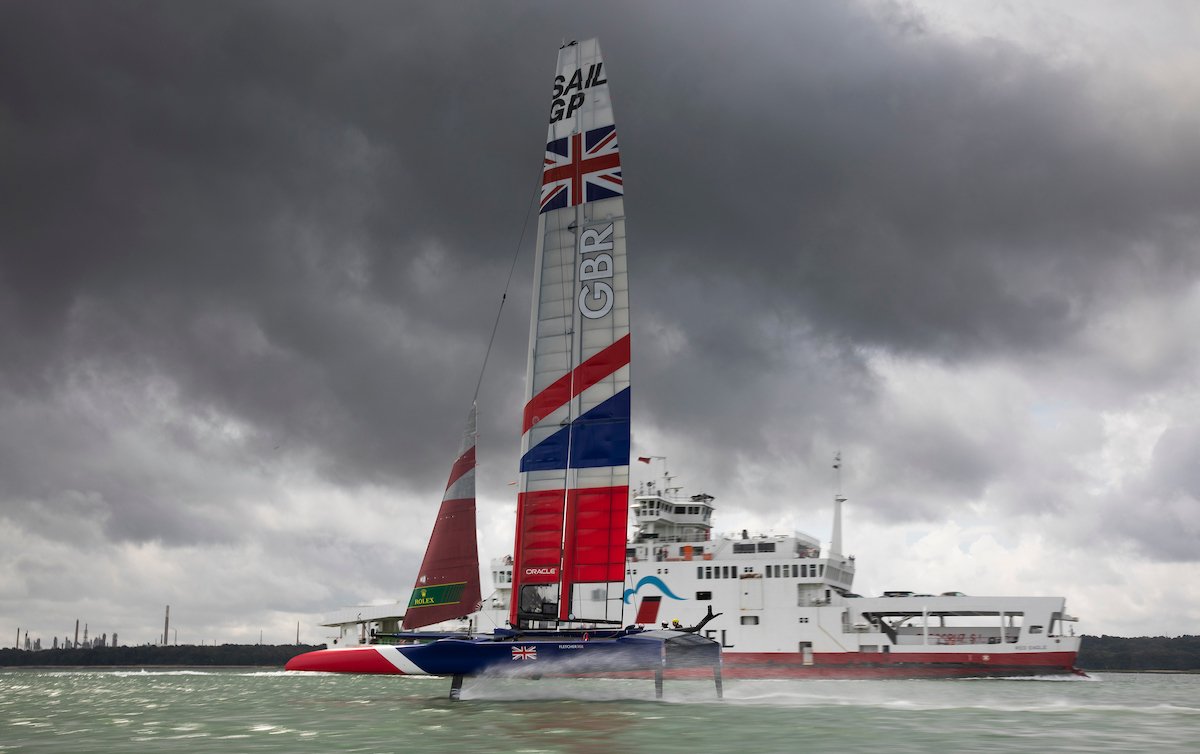 EmiratesGBRSGP's tweet photo. It's been a wet and wild week in the UK 🌬️ 

Have you been out sending it over the weekend? #Sendy #SailGP https://t.co/2Vgb3690wi