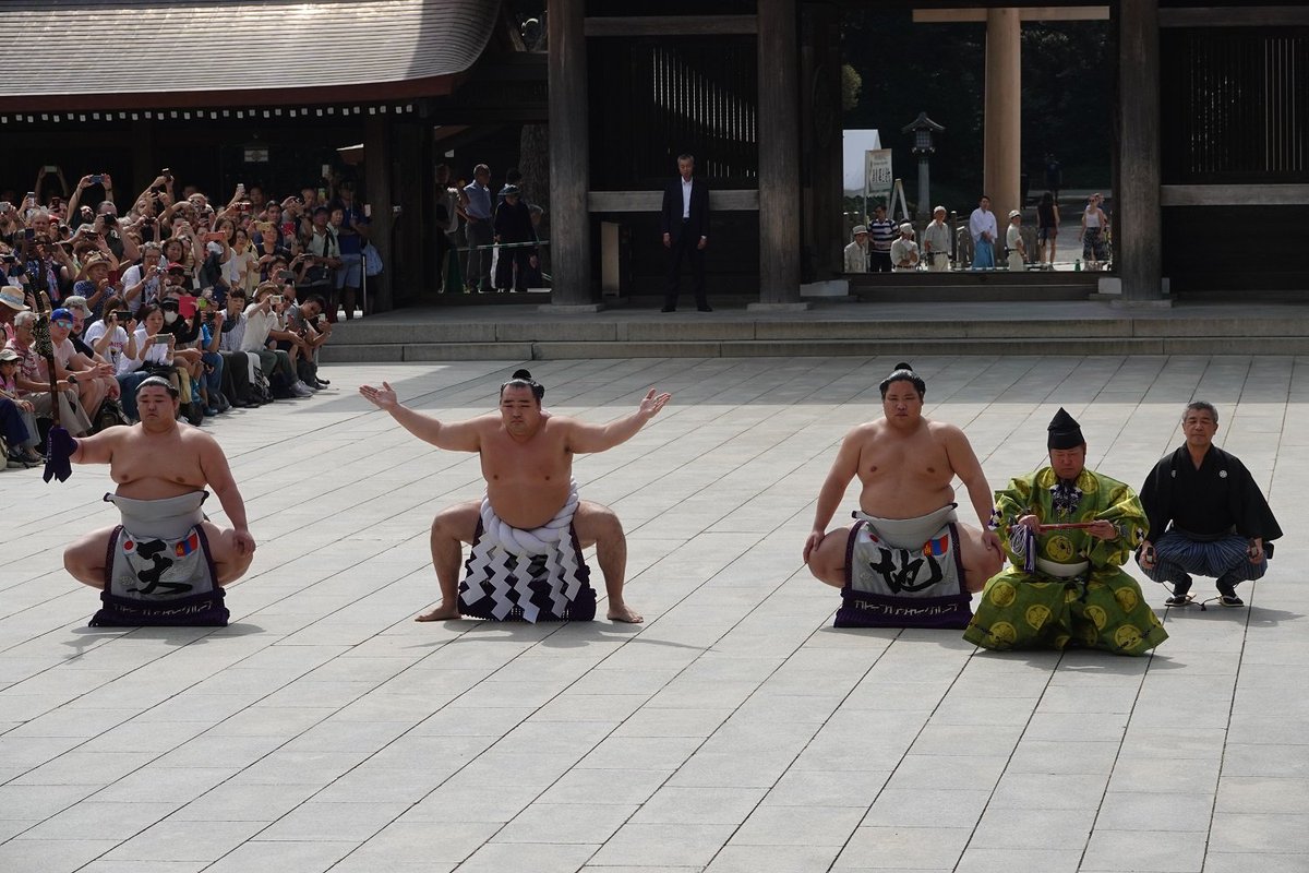 力士選士権 本日 明治神宮で奉納土俵入りが行われました 横綱 鶴竜 太刀持ち 正代 露払い 錦木 横綱 白鵬 太刀持ち 炎鵬 露払い 石浦 Sumo 相撲 日本相撲協会公式 Scoopnest