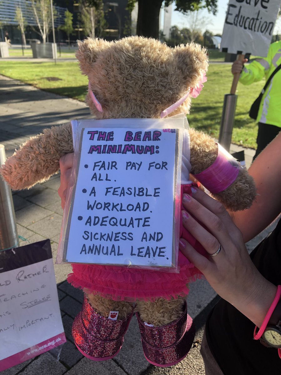 Day 8 of the @UCUNottmCollege strike for #faircontracts we want the ‘Bear Minimum!’Pickets on all sites. If you come past #Basford Hall toot your support!