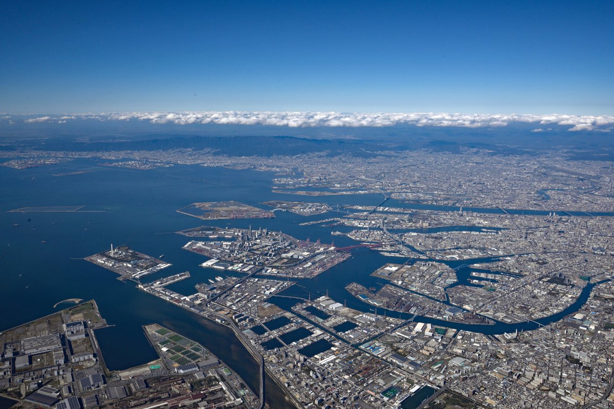 大阪市広報 大阪港港湾地域航空写真をご利用ください 大阪港港湾地域の全景から各地域 ゾーン の航空 写真 データ を広くご利用いただけます 見方により 大阪平野から奈良や神戸方面が一望でき 各地域 ゾーン の特色も捉えられます 気軽にご