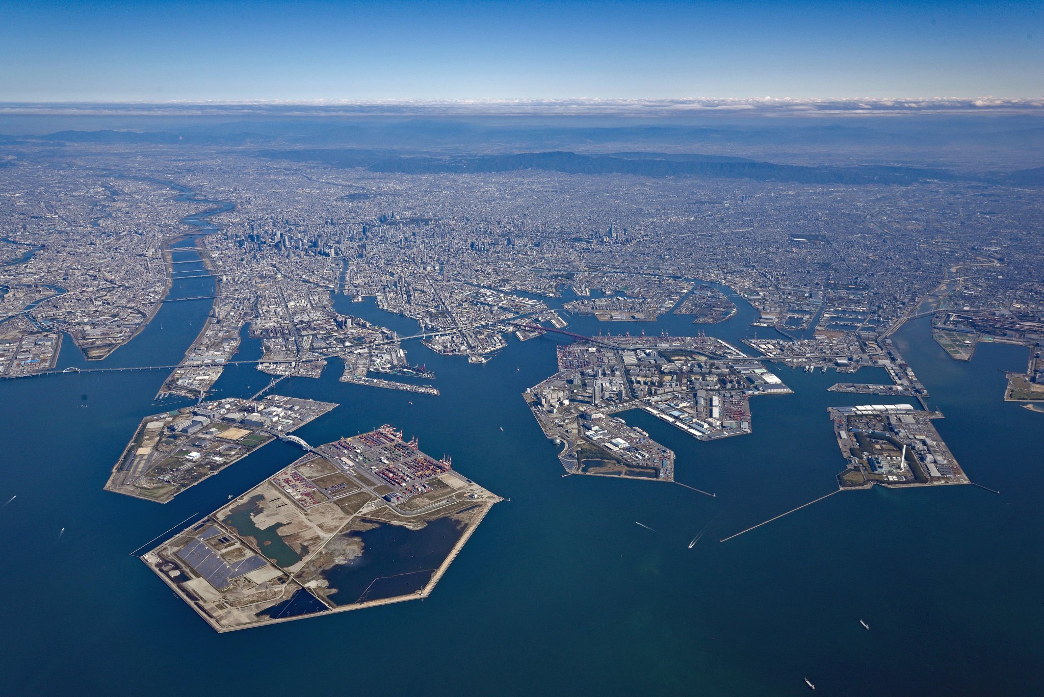 航空写真集　大阪を翔ぶ　大阪新聞社　航空写真　大阪 Amazon.co.jp: 航空写真集 大阪を翔ぶ 大阪新聞社 航空写真 大阪