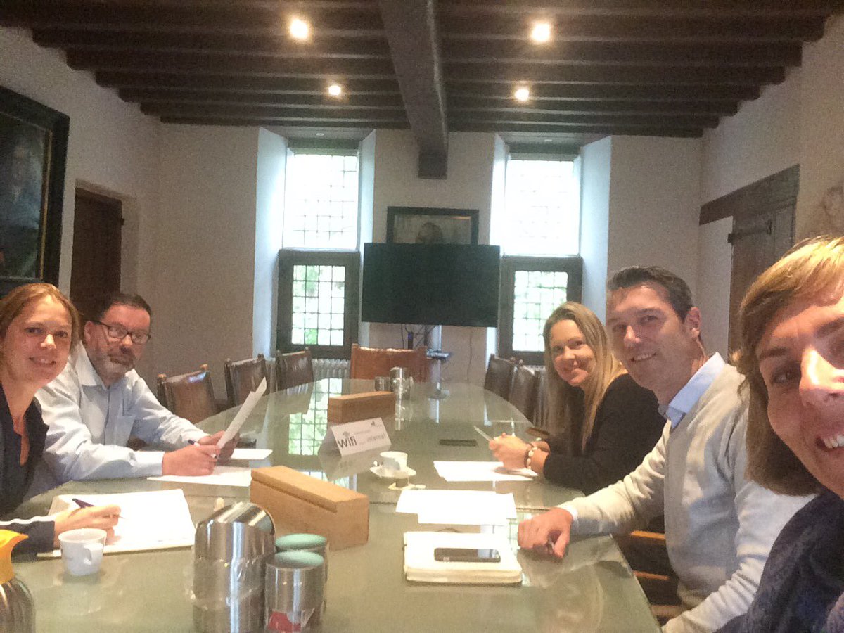 Overleg met de <a href="/LingewaardGem/">Gemeente Lingewaard</a> . De laatste voorbereidingen worden getroffen voor de bijeenkomst ‘Inkoop en Aanbesteding’  van 7 oktober aanstaande. Ook deelnemen? Stuur uw aanmelding naar ondernemersloket@lingewaard.nl