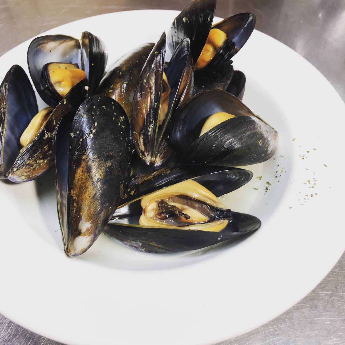 808moriokasakurayama 本日のおすすめ 宮古産しゅうり貝の酒蒸し ビール 日本酒 ハイボール どんなお酒にもばっちりです お待ちしております 店主