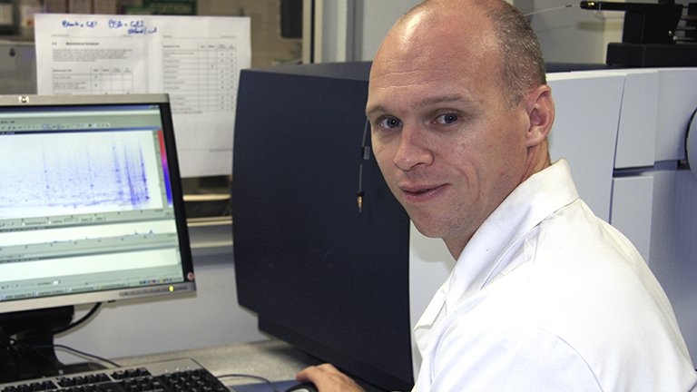 Do you know the 3 T's of sperm health? Tight undies, temperature, telephones (mobiles in the pocket)

A/Prof Mark Baker talks #malefertility with @kiahandley on ABC Newcastle Tues 9:40am - a chat that includes "frosty undies" is one you don't want to miss ow.ly/kCVM50wwhf2