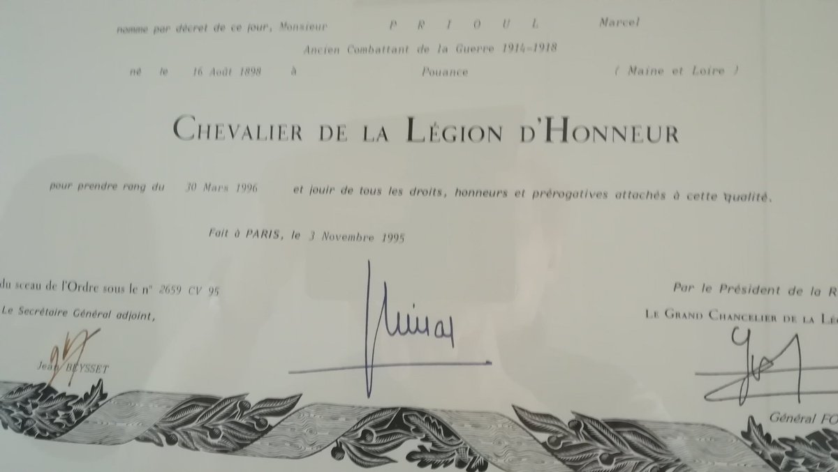 LoloBullit's tweet image. Hommage à Monsieur Jacques Chirac ! Grâce à lui, Papa a reçu l'hommage de la France à ses enfants pour avoir combattu en 1916/1918 et en 39/45. Merci pour cette reconnaissance.