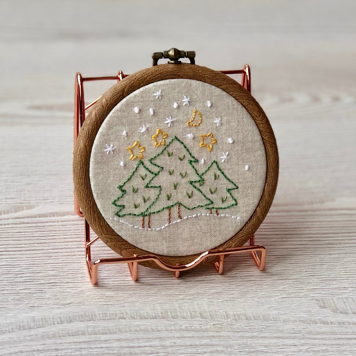 EtsySC's tweet photo. We have some fantastic stallholders confirmed for our Etsy Made Local event on November the 30th at @Reaseheath! 🎅
Team leader Zoe will be there selling her beautiful sewn gifts like this hand embroidered Christmas hoop!🎄
https://t.co/H9eVNyRjAV
#etsymadelocal #etsyUK #cheshire https://t.co/yDqAsX0xTk