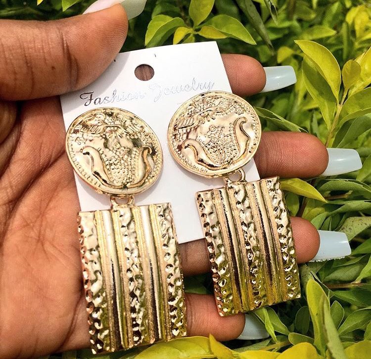 INDEPENDENCE DAY SALESFor your next owambe!!Price: 1600Gold onlyPls send a DM to order Help rt #BBNaija19  #whatif  #GalaxyNote10  #MondayMotivaton