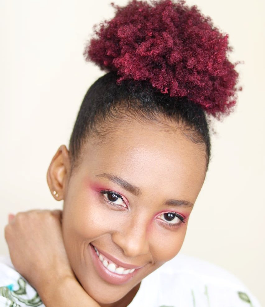 CoiledCrew's tweet photo. A red #fineapple for the afternoon snack.🍍🍍🍍
#temporaryhaircolour #vibranthair #colourfix #sphithiphiti #redafro
#rainbowhair #coiledcrewcolour
#colourwithoutcommitment  
#mermaidhair #unicornhair 
#colourwithouthairdamage
#applystyleandgocolour #colourflirting #redhair https://t.co/F9H6LuQxJq